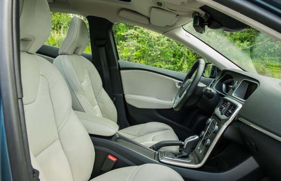  Volvo V40 2012 года  (фото 56 из 183)